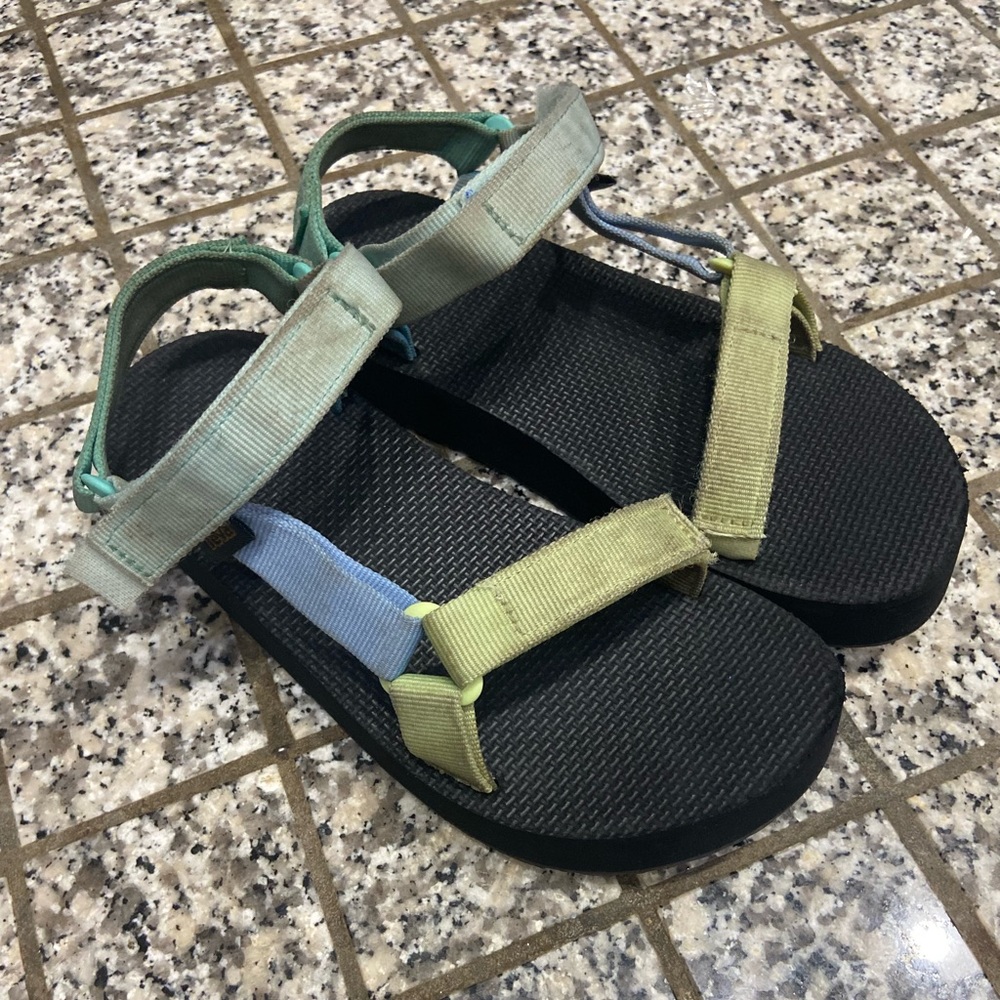 Good Condition Teva Platform Sandals